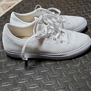 Skechers air-cooled memory foam sneakers off white.. sz8